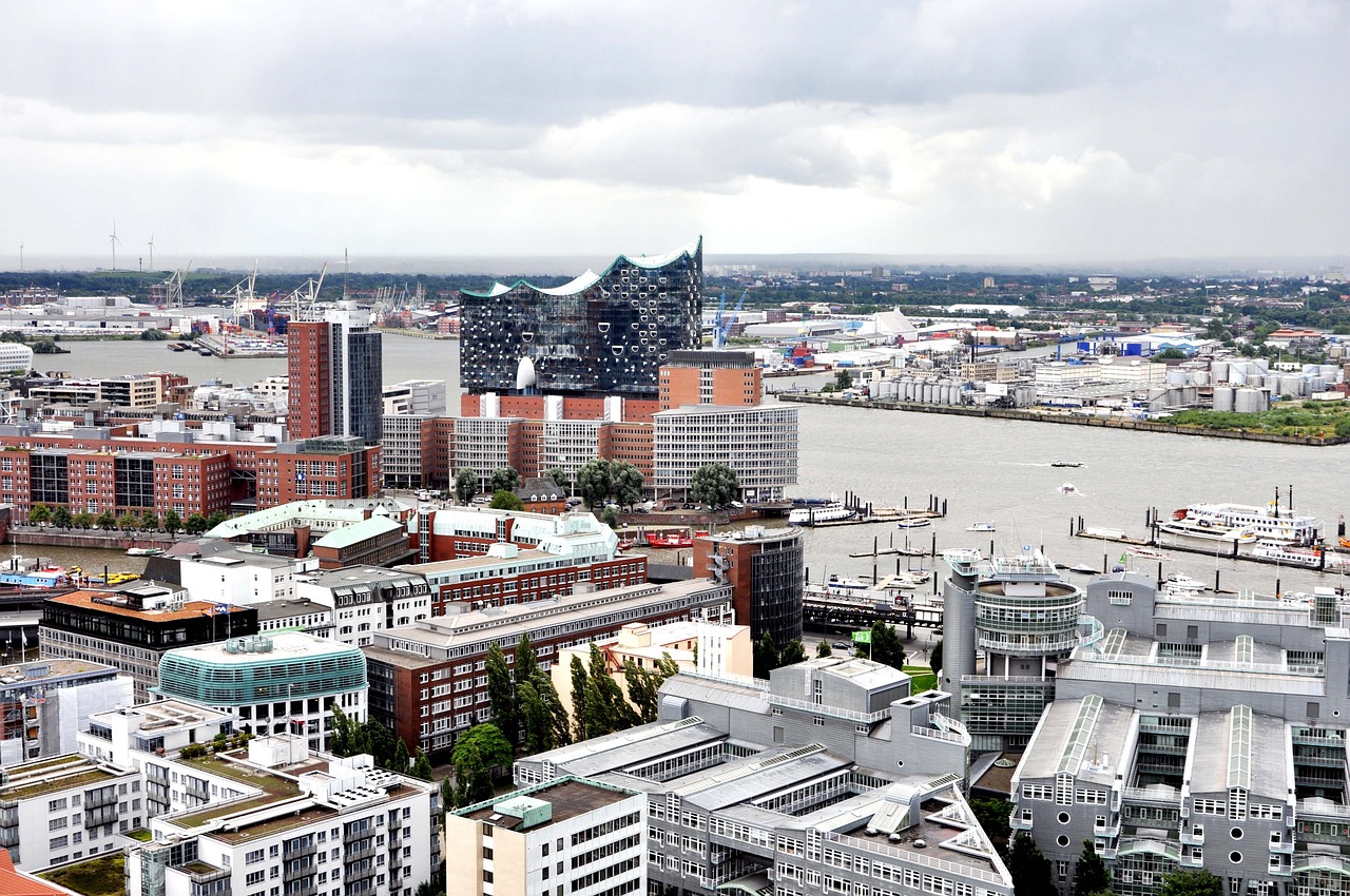 Hamburg mit Elbphilharmonie