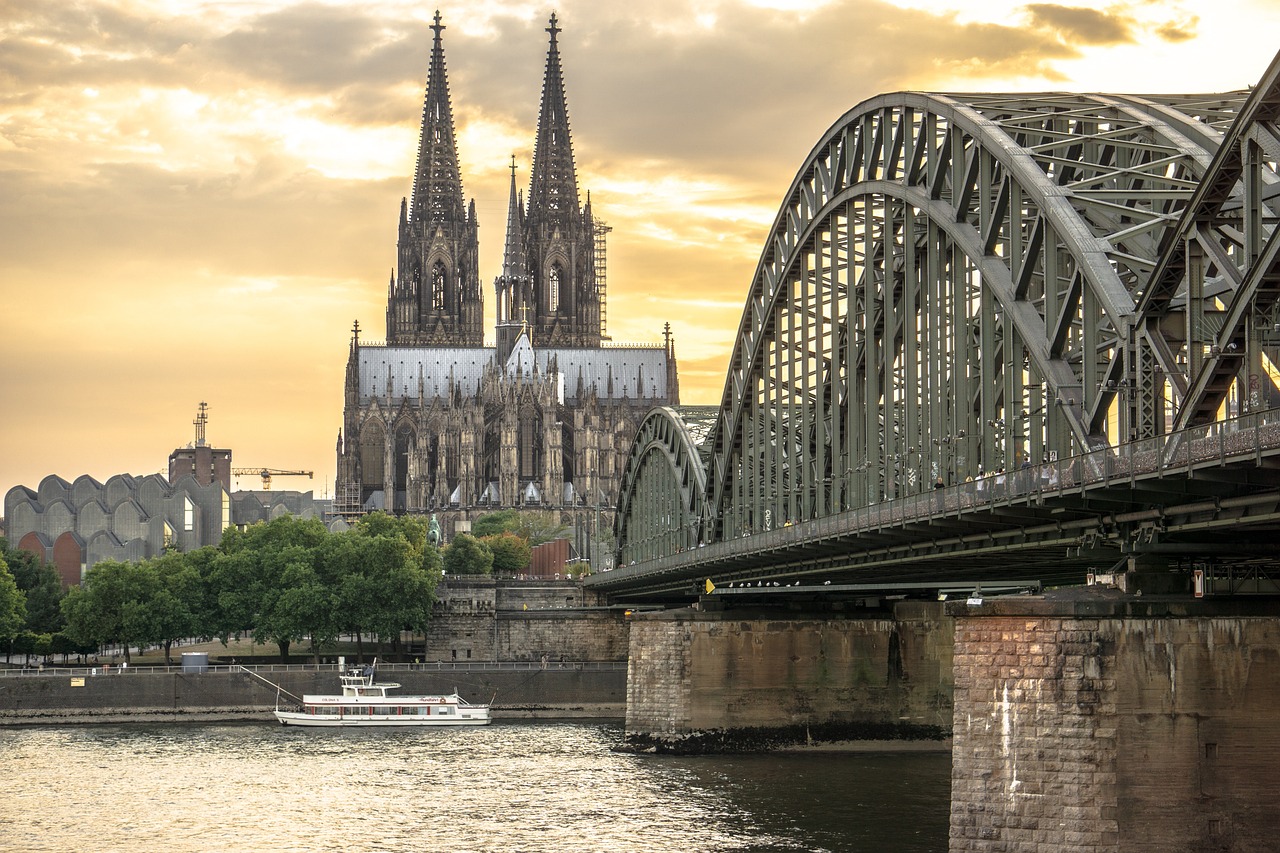 Köln mit Dom und Brücke